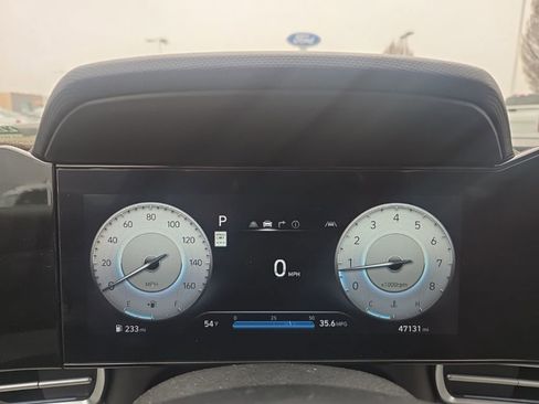 Used 2024 Hyundai Elantra Limited image 12