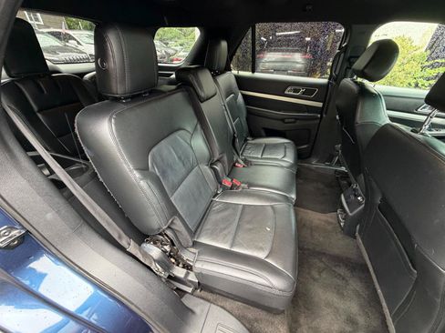 Used 2016 Ford Explorer XLT w/ Equipment Group 202A AWD/4WD image 31