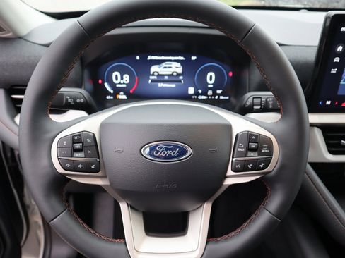 New 2025 Ford Explorer Active image 3