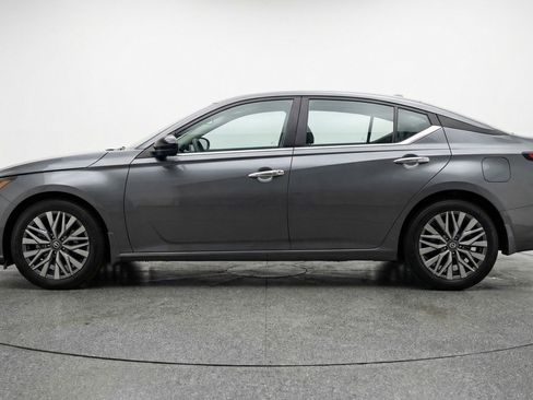 Used 2025 Nissan Altima 2.5 SV image 5