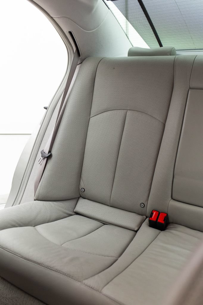 Used 2005 Mercedes-Benz E 500 Sedan w/ Lighting Pkg image 31