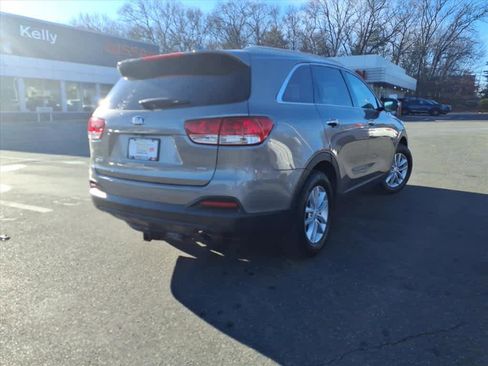 Used 2018 Kia Sorento LX image 5