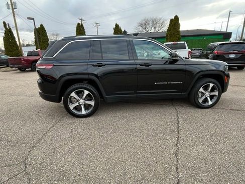 Used 2023 Jeep Grand Cherokee Limited AWD/4WD image 6