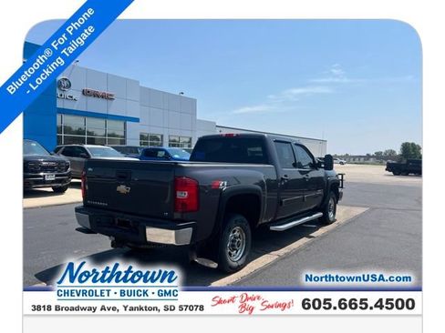 Used 2010 Chevrolet Silverado 2500 LT w/ Interior Plus Package AWD/4WD image 9