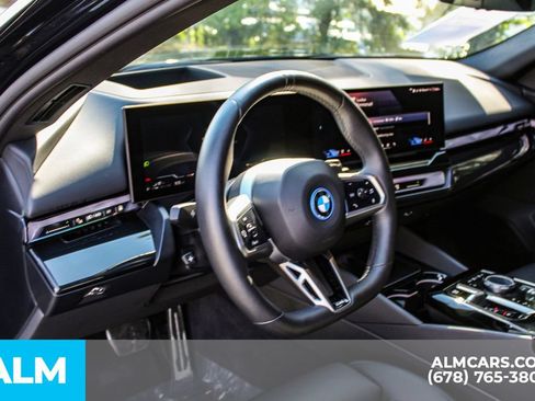 Used 2026 BMW 550e xDrive w/ Premium Package AWD/4WD image 29