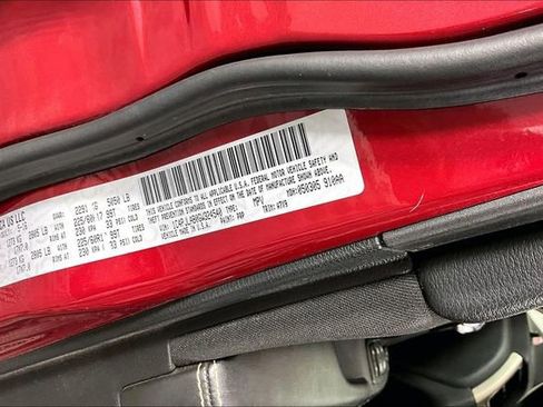 Used 2016 Jeep Cherokee Sport FWD image 4