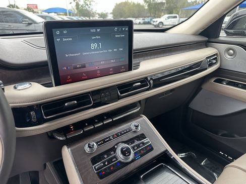 Certified 2022 Lincoln Aviator Reserve w/ Equipment Group 201A image 13