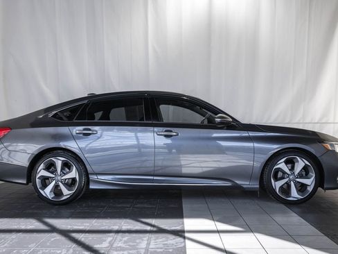 Used 2020 Honda Accord Touring image 3