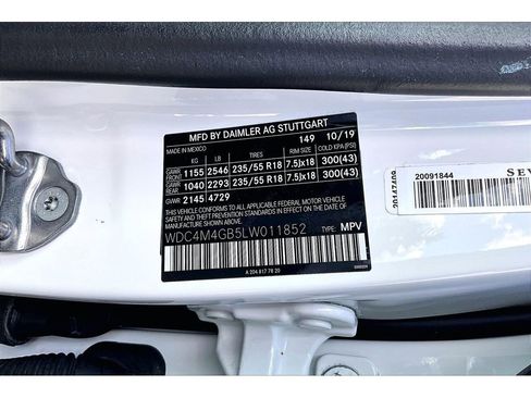 Used 2020 Mercedes-Benz GLB 250 w/ Premium Package image 32
