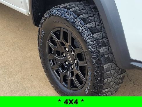 Used 2024 Chevrolet Colorado Trail Boss w/ Technology Package AWD/4WD image 9