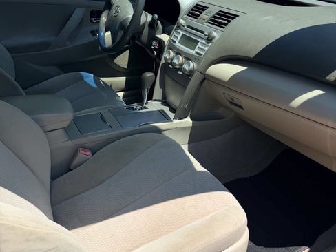 Used 2010 Toyota Camry LE FWD image 13