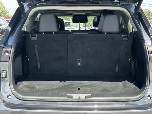 Used 2022 Toyota Highlander XLE AWD/4WD image 24
