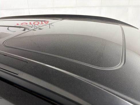 Used 2024 Toyota Corolla Cross AWD Hybrid w/ Moonroof Package image 11