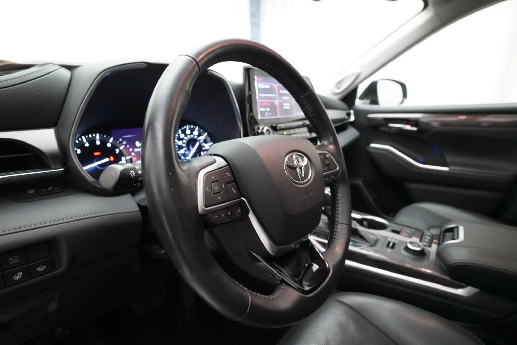 Used 2021 Toyota Highlander Limited AWD/4WD image 8