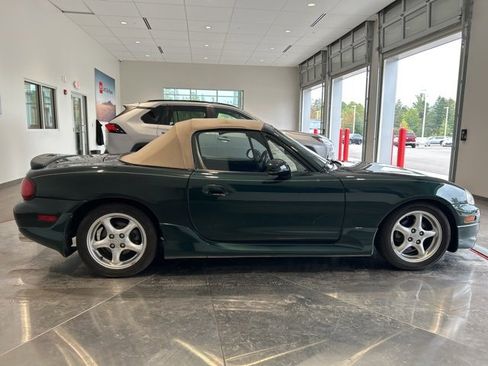 Used 2002 MAZDA MX-5 Miata image 8