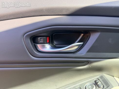 Used 2023 Honda Accord EX image 9