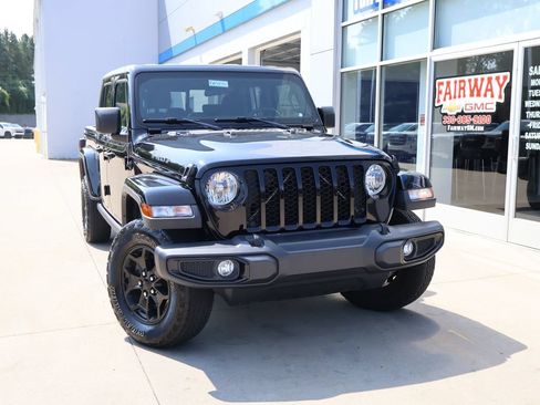 Used 2021 Jeep Gladiator Sport AWD/4WD image 35
