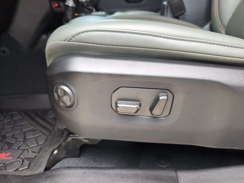 Used 2024 Jeep Gladiator Mojave AWD/4WD image 17