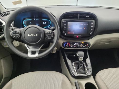 Used 2025 Kia Soul LX w/ LX Technology Package FWD image 22