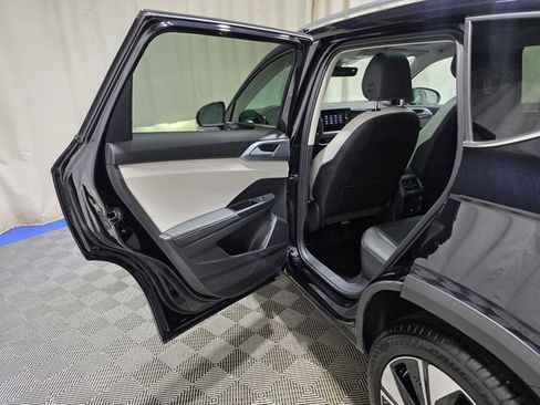 Used 2025 Volkswagen Taos SE w/ Panoramic Sunroof Package AWD/4WD image 27