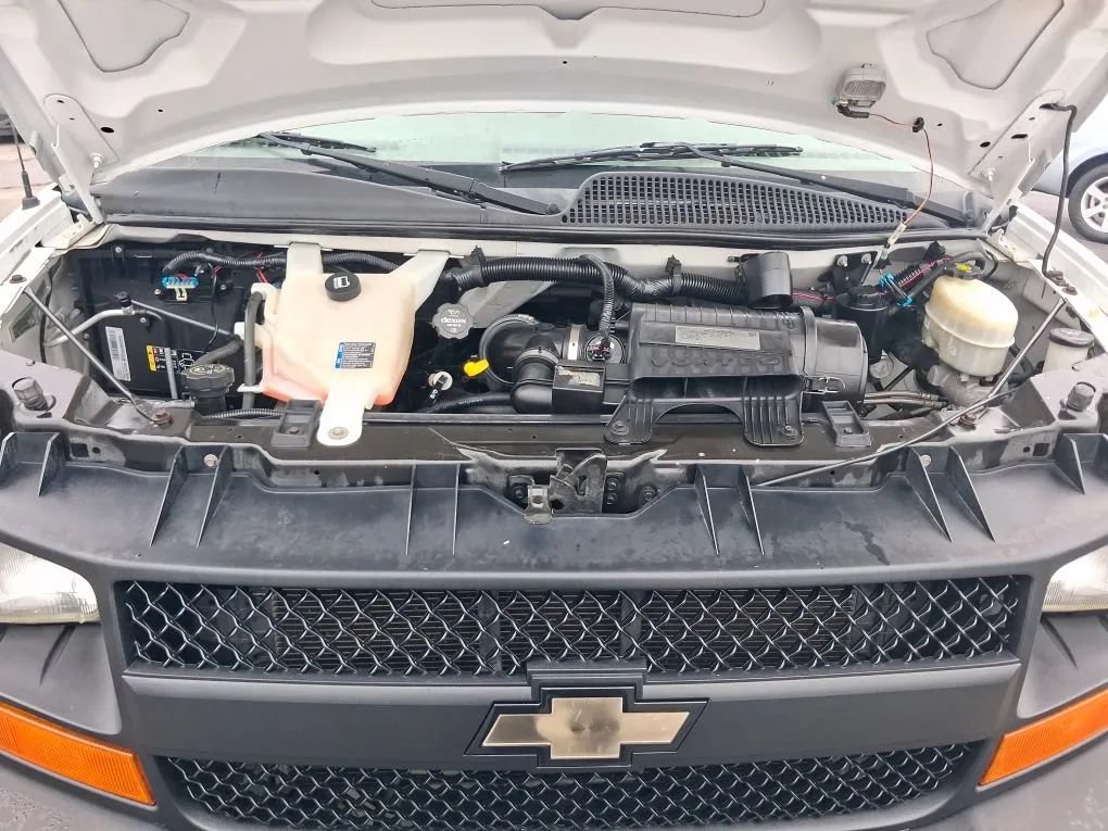 Used 2015 Chevrolet Express 2500 RWD image 14