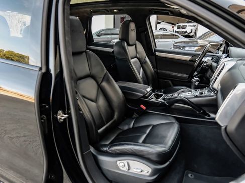 Used 2018 Porsche Cayenne GTS w/ Premium Package Plus AWD/4WD image 38