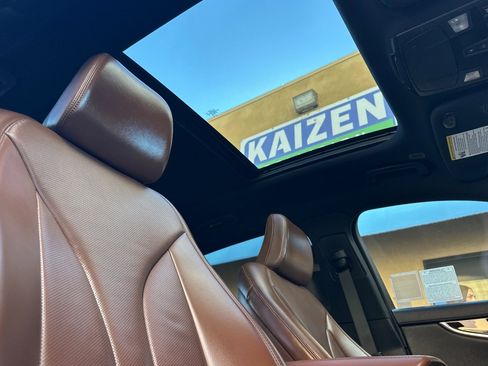 Used 2023 Lincoln Nautilus Reserve w/ Equipment Group 202A image 16