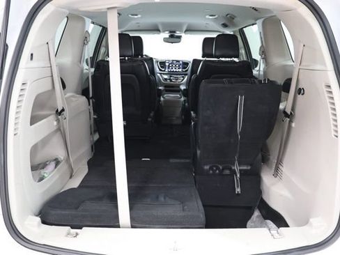 Used 2023 Chrysler Pacifica Touring-L FWD image 36