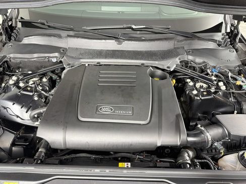 Used 2025 Land Rover Discovery S AWD/4WD image 33