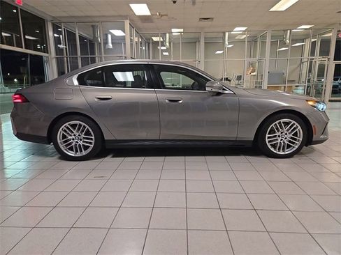 Used 2024 BMW 530i image 9