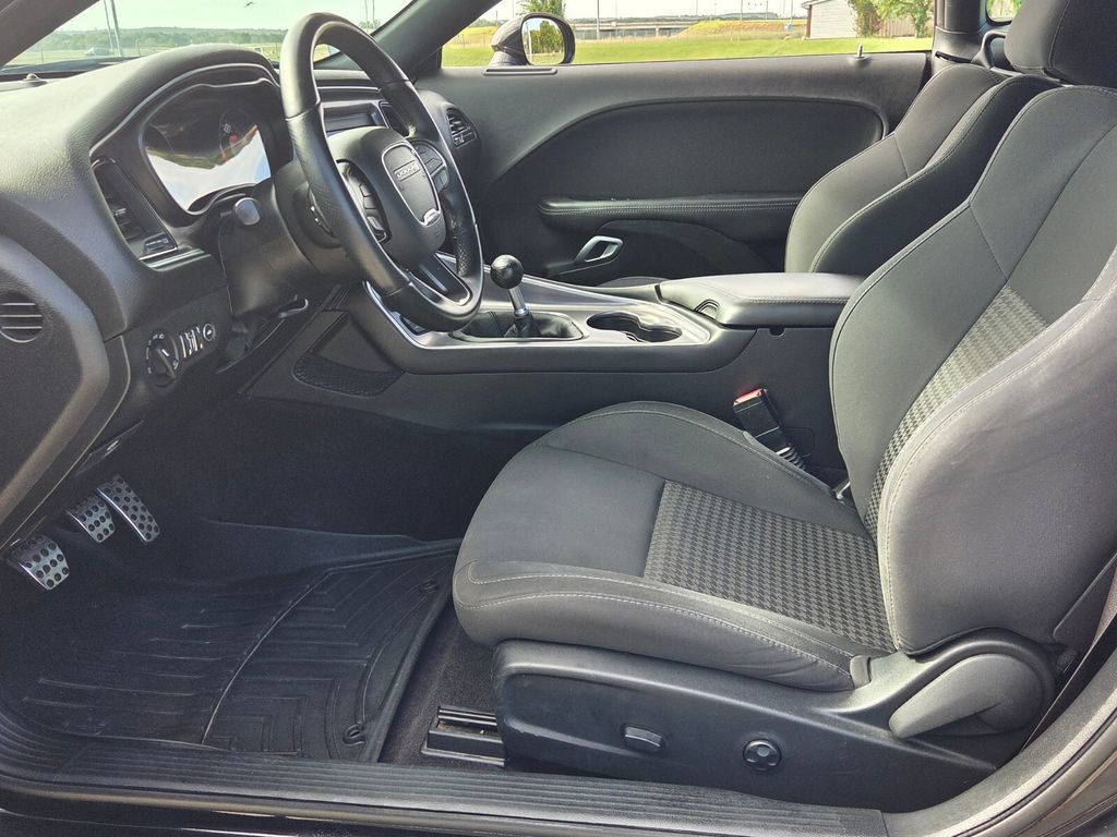Used 2019 Dodge Challenger R/T w/ Blacktop Package RWD image 3