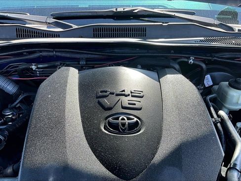 Used 2017 Toyota Tacoma TRD Sport w/ Premium & Technology Package AWD/4WD image 32