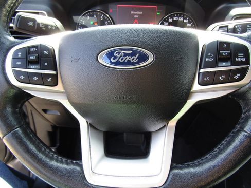 Used 2022 Ford Explorer XLT AWD/4WD image 19
