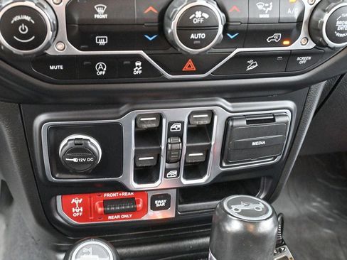 Used 2020 Jeep Wrangler Unlimited Rubicon AWD/4WD image 23