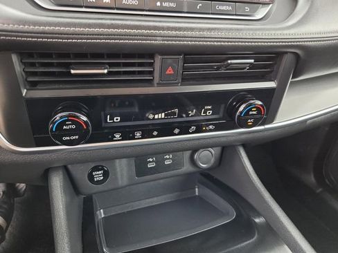 Used 2025 Nissan Rogue SV FWD image 11