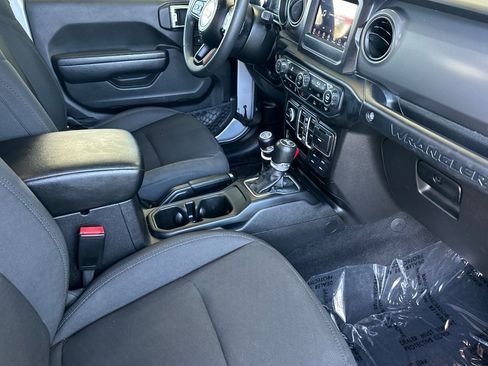 Used 2023 Jeep Wrangler Unlimited AWD/4WD image 15
