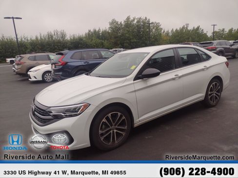 Used 2024 Volkswagen Jetta Sport image 3