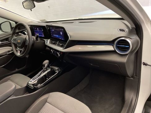 Used 2024 Chevrolet Trax LT w/ Driver Confidence Package FWD image 25