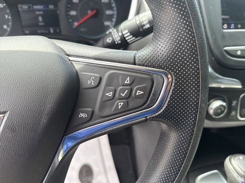 Used 2020 Chevrolet Equinox LS w/ LS Convenience Package image 18