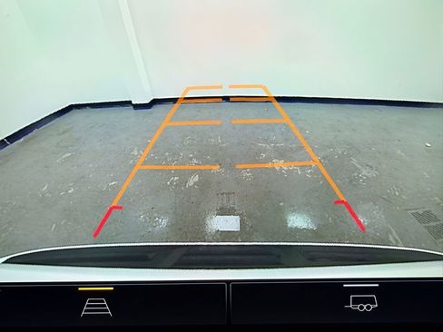 Used 2023 Chevrolet Suburban Premier image 26