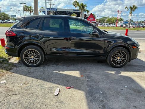 Used 2017 Porsche Cayenne Platinum Edition w/ Premium Package (PJV) image 4