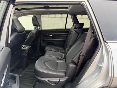 Used 2024 Toyota Grand Highlander AWD image 6