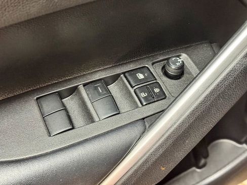 Used 2022 Toyota Corolla Cross XLE w/ Convenience Package image 41