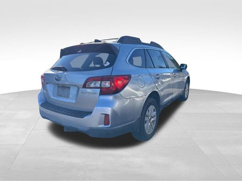 Used 2016 Subaru Outback 2.5i Premium image 3