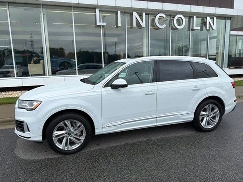 Used 2022 Audi Q7 3.0T Premium Plus w/ Premium Plus Package AWD/4WD image 3