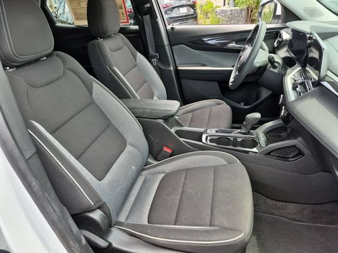 Used 2025 Chevrolet TrailBlazer LT AWD/4WD image 31