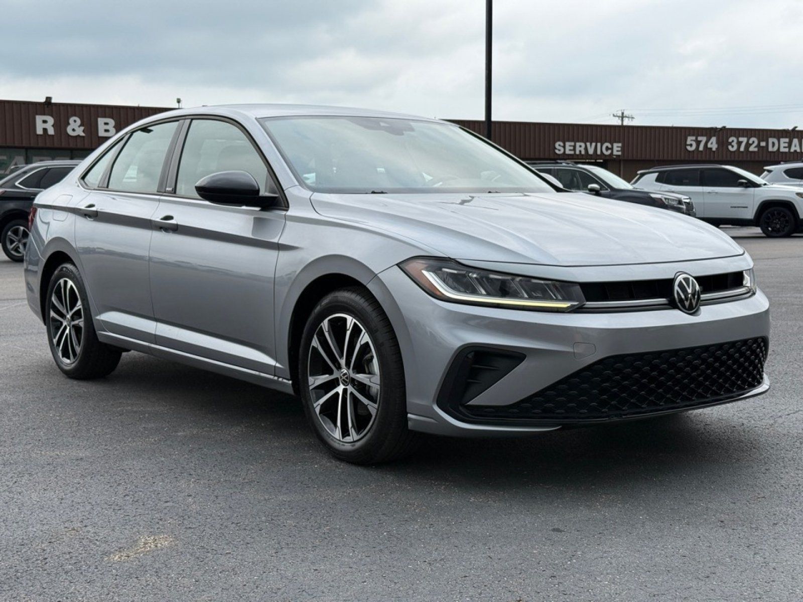 Used 2025 Volkswagen Jetta Sport FWD image 2