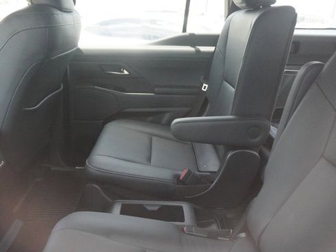 Used 2025 Lexus GX 550 w/ Accessory Package (2T) AWD/4WD image 11