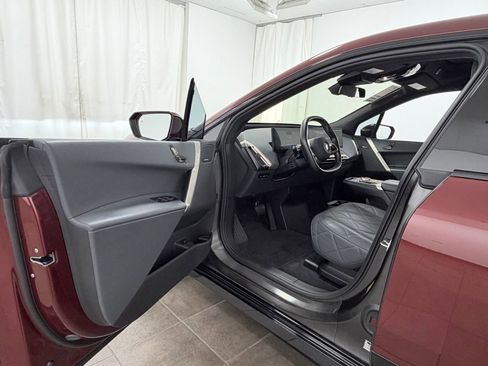 Used 2023 BMW iX xDrive50 w/ Ultimate Package 2 AWD/4WD image 23