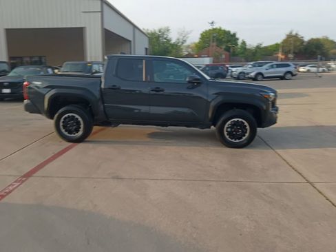 Used 2025 Toyota Tacoma TRD Off-Road image 7